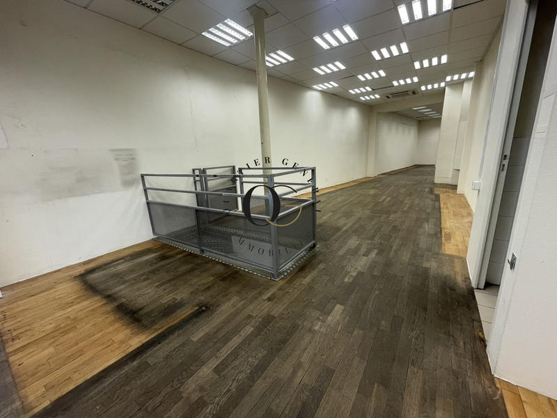 Local commercial - 128 m² - 3 pièces