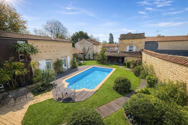 Maison de maîtres - 245 m² - 10 pièces