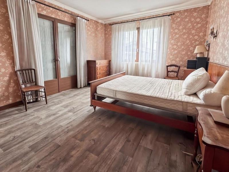 Maison - 248 m² - 7 pièces