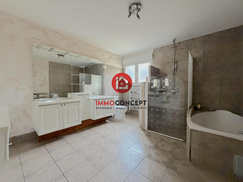 Maison - 186 m² - 7 pièces