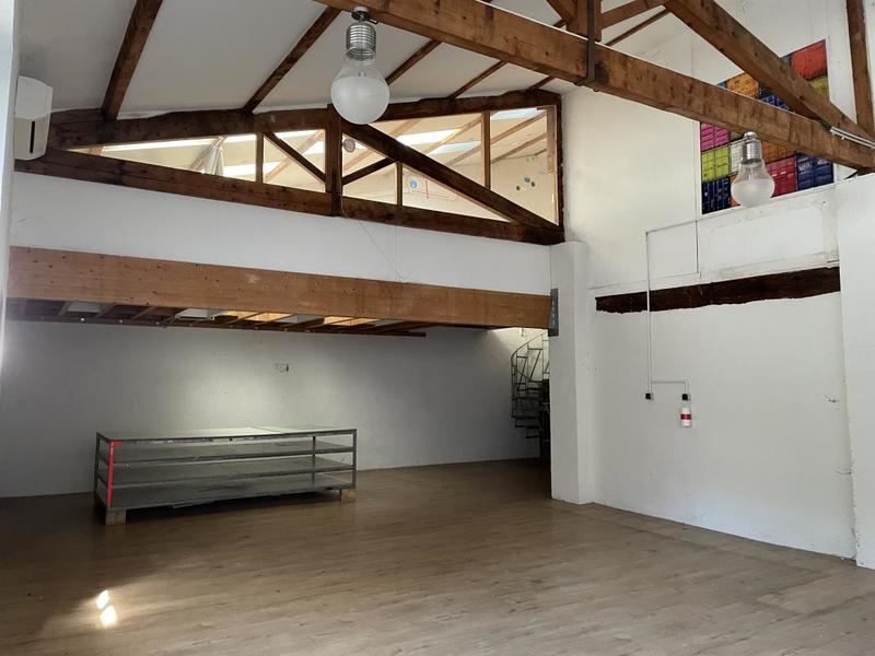 Entrepôt - 135 m² - 3 pièces