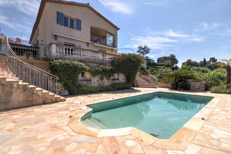 Villa - 181 m² - 6 pièces