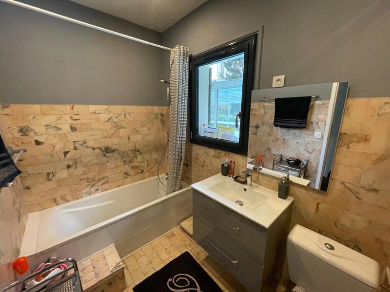 Maison - 230 m² - 8 pièces