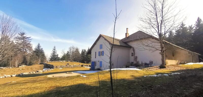 Ferme - 1 000 m² - 20 pièces