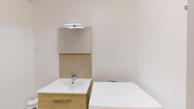 Chambre - 9 m² - 5 pièces