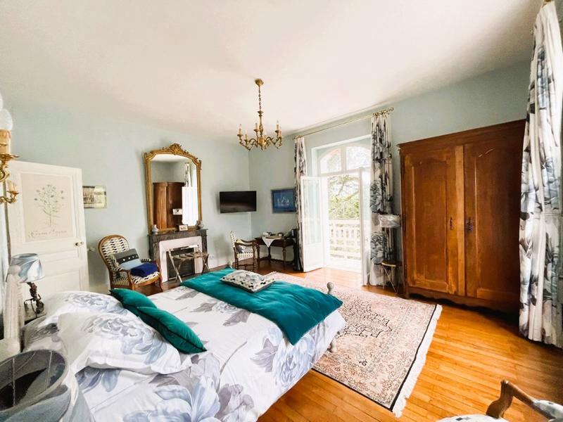 Manoir - 2 500 m² - 35 pièces