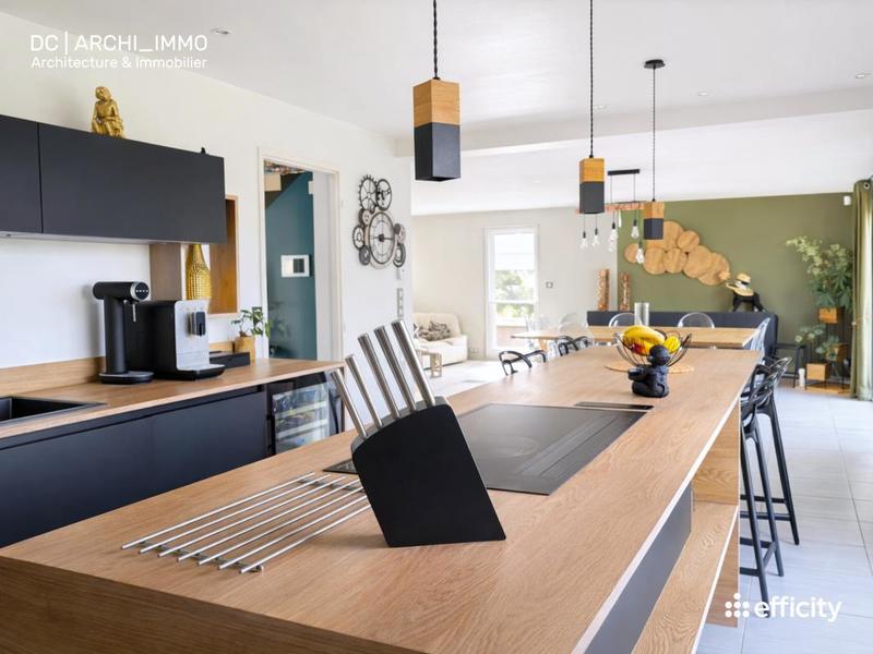 Maison - 200 m² - 7 pièces