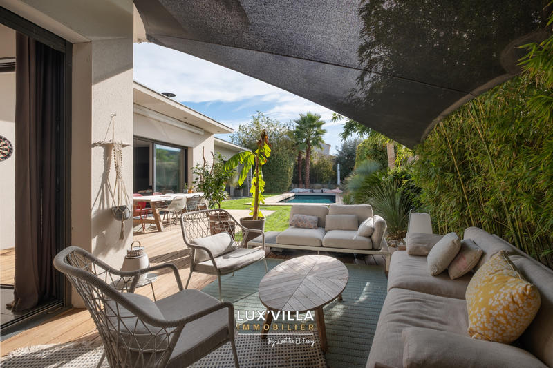 Villa - 240 m² - 6 pièces