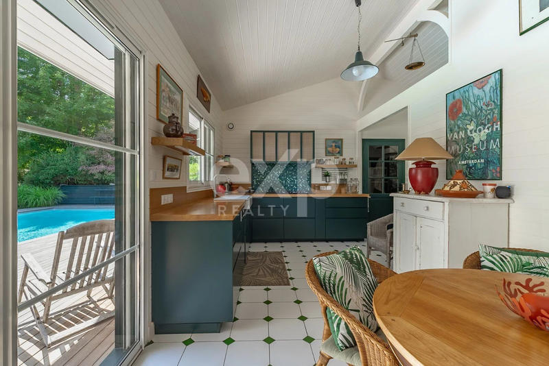 Maison - 220 m² - 8 pièces