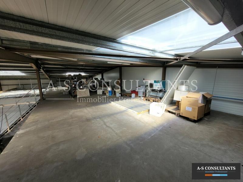 Local d'activité / Entrepôt - 81 m²