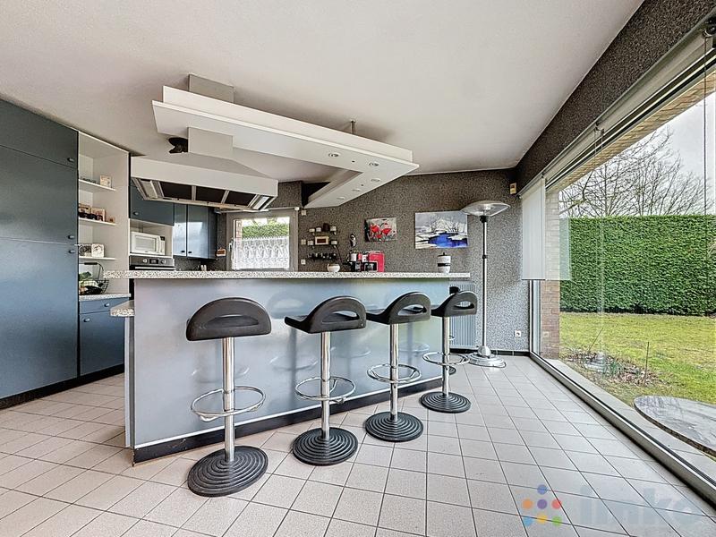 Maison - 237 m² - 7 pièces