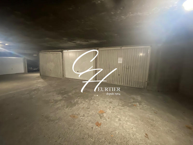 Parking / Garage - 12 m²