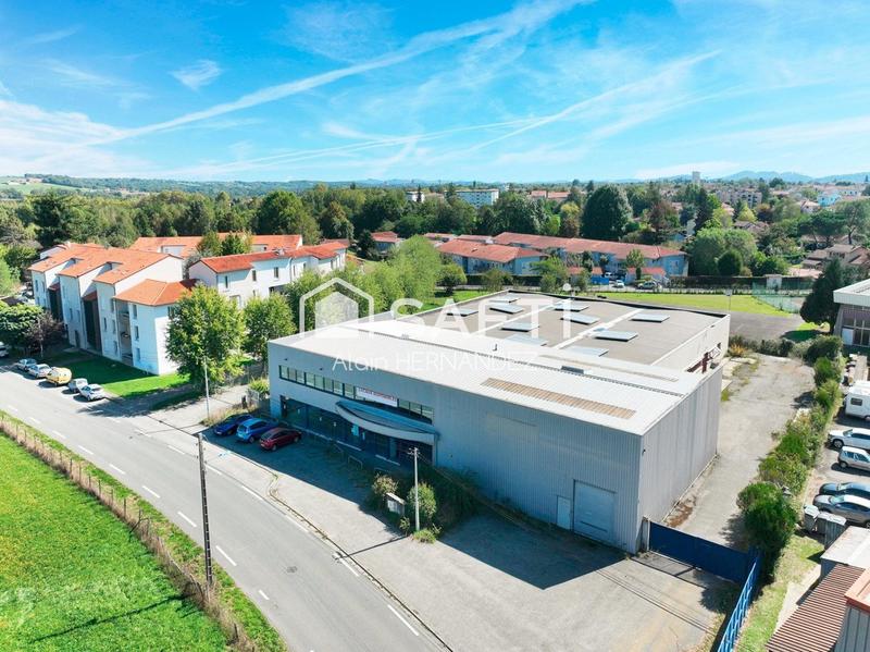Local commercial - 2 600 m² - 10 pièces