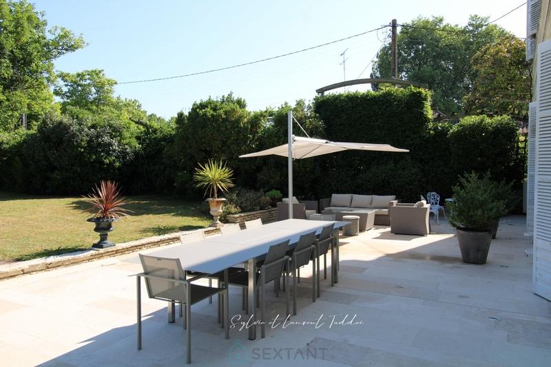 Maison de maîtres - 487 m² - 11 pièces