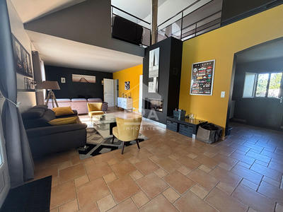 Maison - 157 m² - 4 pièces