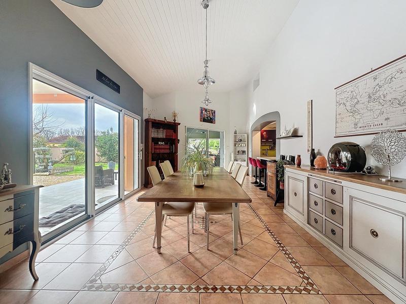 Maison - 210 m² - 6 pièces