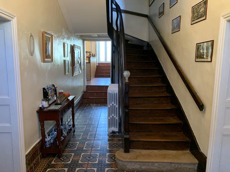 Maison - 325 m² - 13 pièces