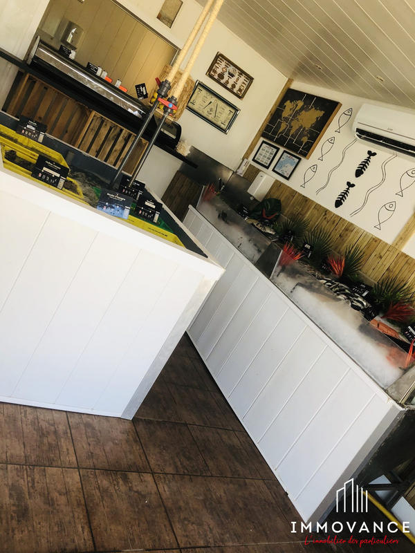 Local commercial - 704 m²