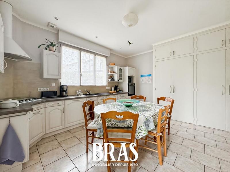 Maison - 160 m² - 10 pièces