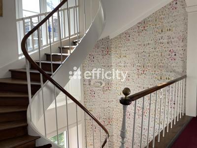 Maison - 392 m² - 10 pièces