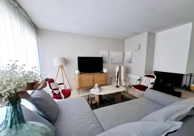 Maison - 212 m² - 9 pièces