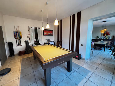 Maison - 338 m² - 8 pièces