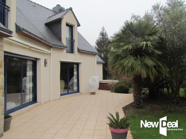 Propriété - 228 m² - 7 pièces