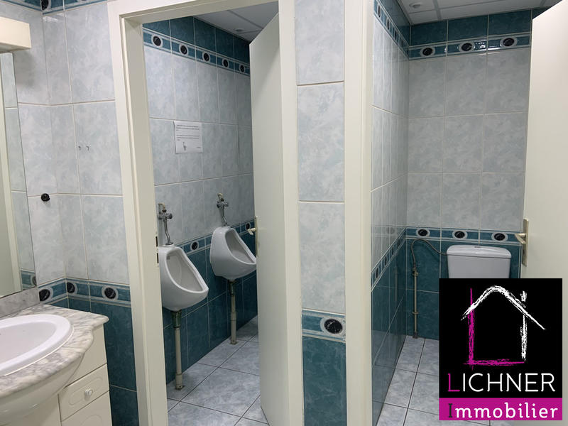 Local commercial - 153 m² - 4 pièces
