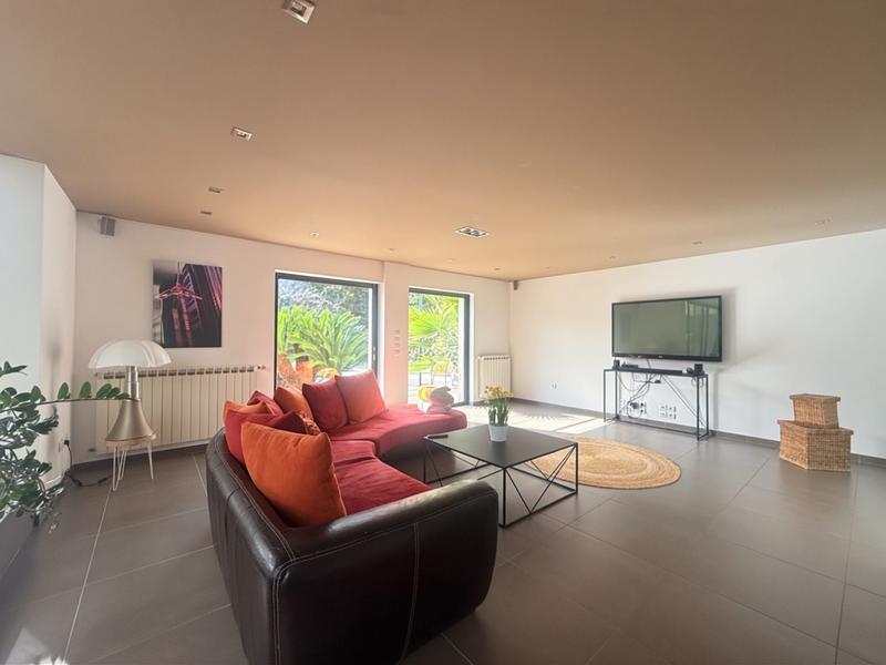 Maison - 211 m² - 5 pièces