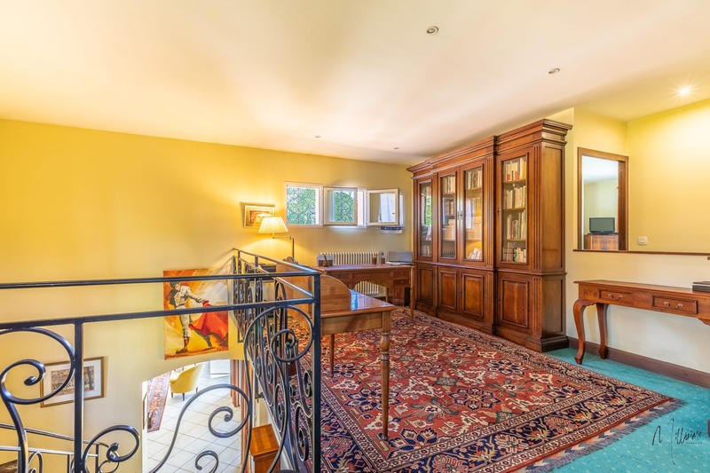 Maison - 219 m² - 5 pièces