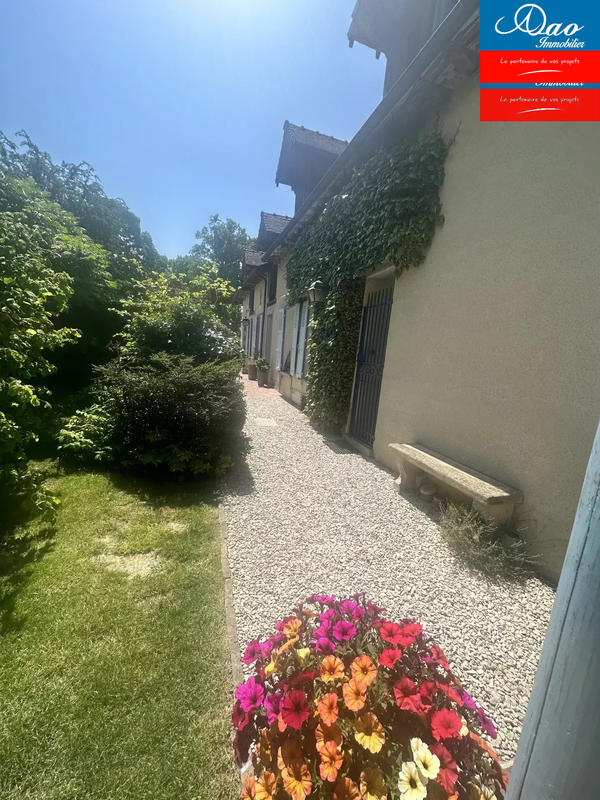 Maison - 250 m² - 6 pièces