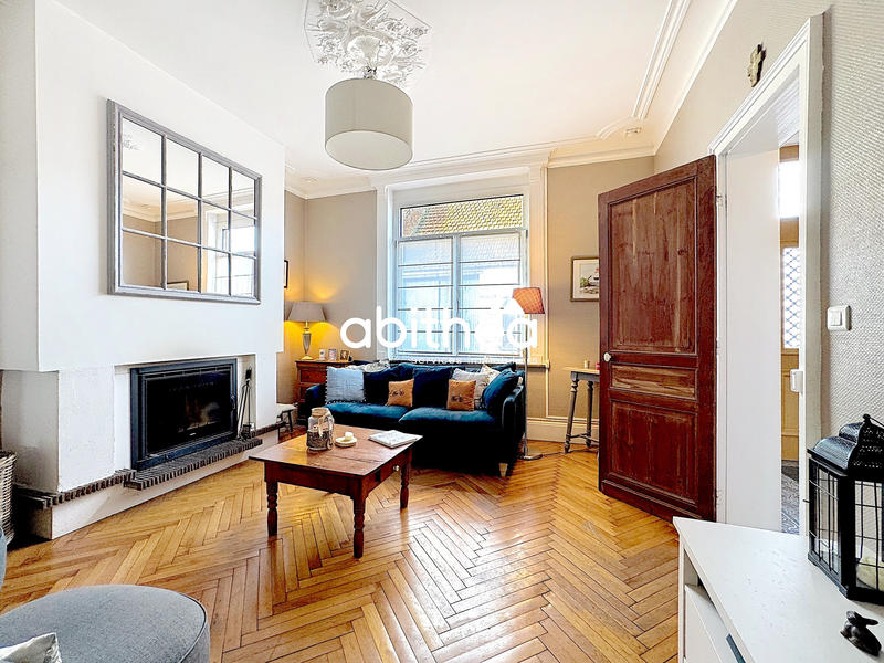 Maison - 290 m² - 9 pièces