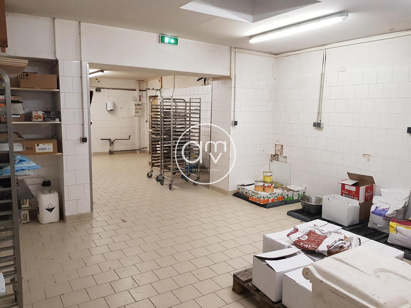 Fonds de commerce - Local commercial - 180 m²