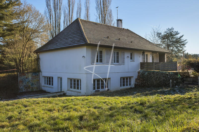 Maison - 277 m² - 9 pièces