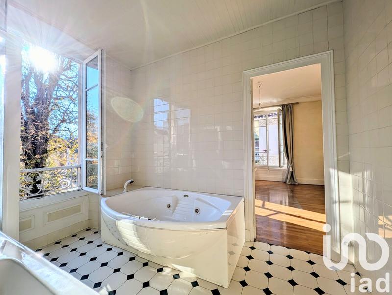 Maison - 237 m² - 7 pièces