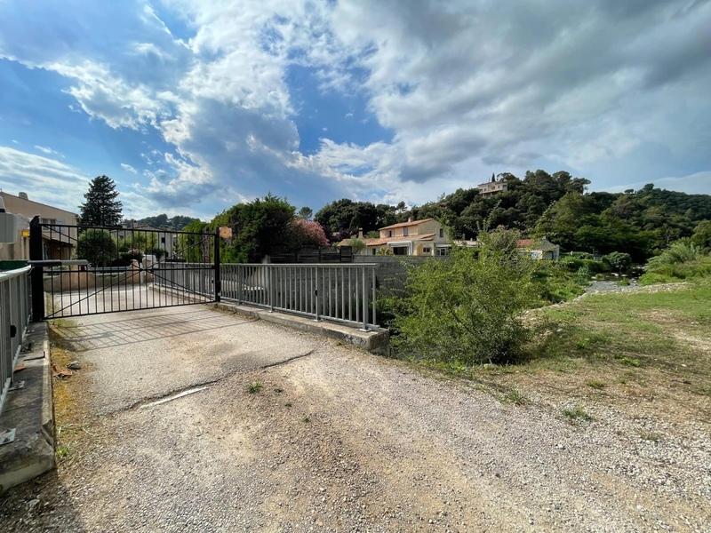 Local commercial - 135 m² - 6 pièces