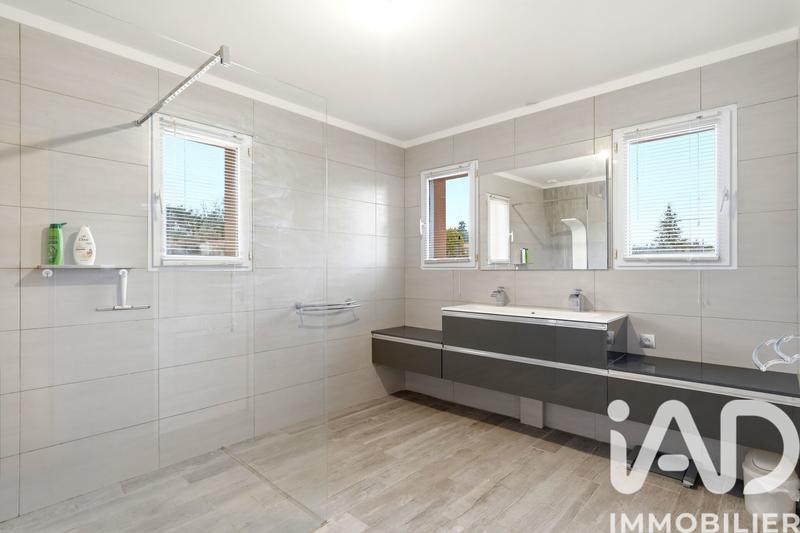 Maison - 217 m² - 8 pièces