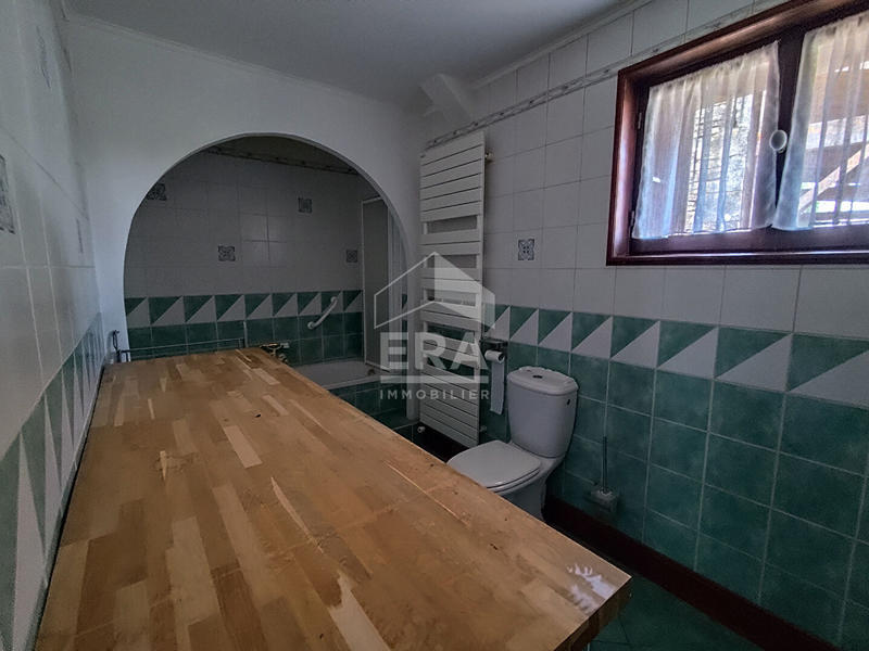 Maison - 221 m² - 8 pièces