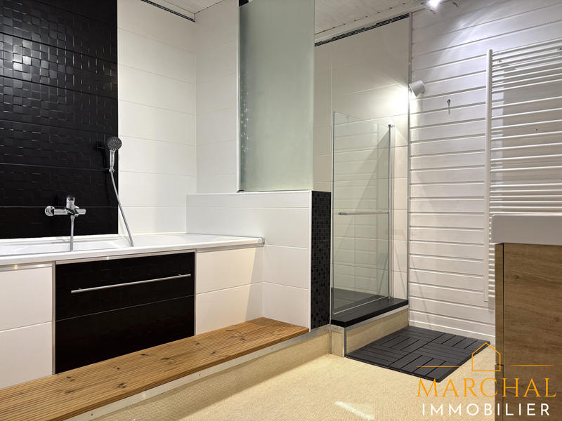 Maison - 249 m² - 7 pièces