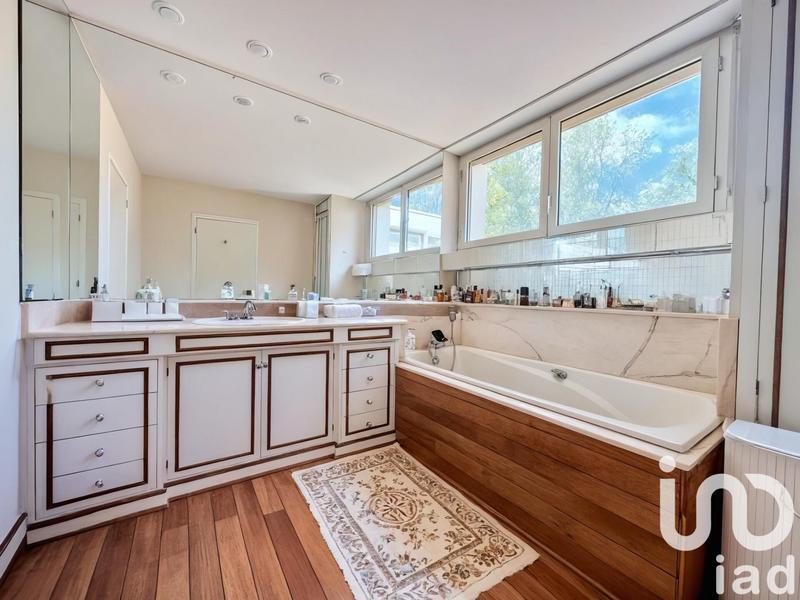 Maison de maîtres - 240 m² - 7 pièces