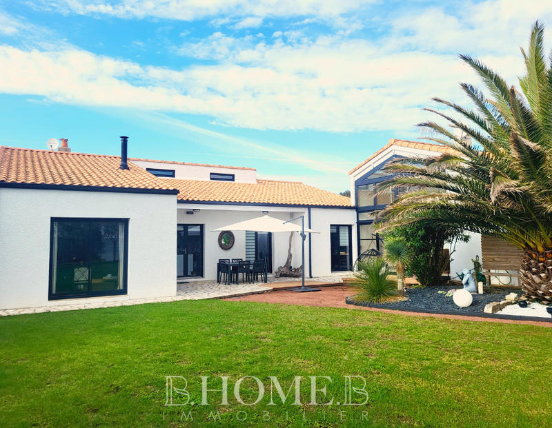 Maison - 212 m² - 10 pièces