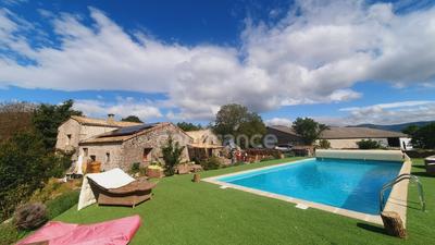 Corps de ferme - 241 m² - 6 pièces