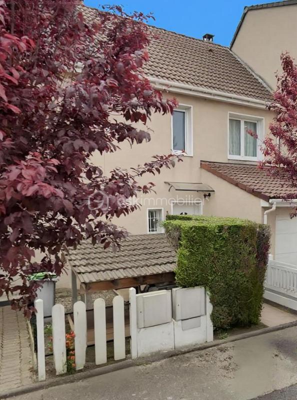 Maison - 95 m² - 5 pièces