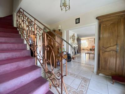 Maison - 237 m² - 5 pièces