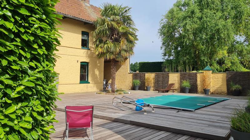 Maison - 240 m² - 9 pièces