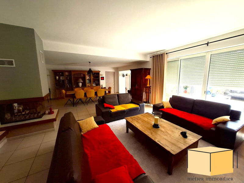 Maison traditionnelle - 377 m² - 7 pièces