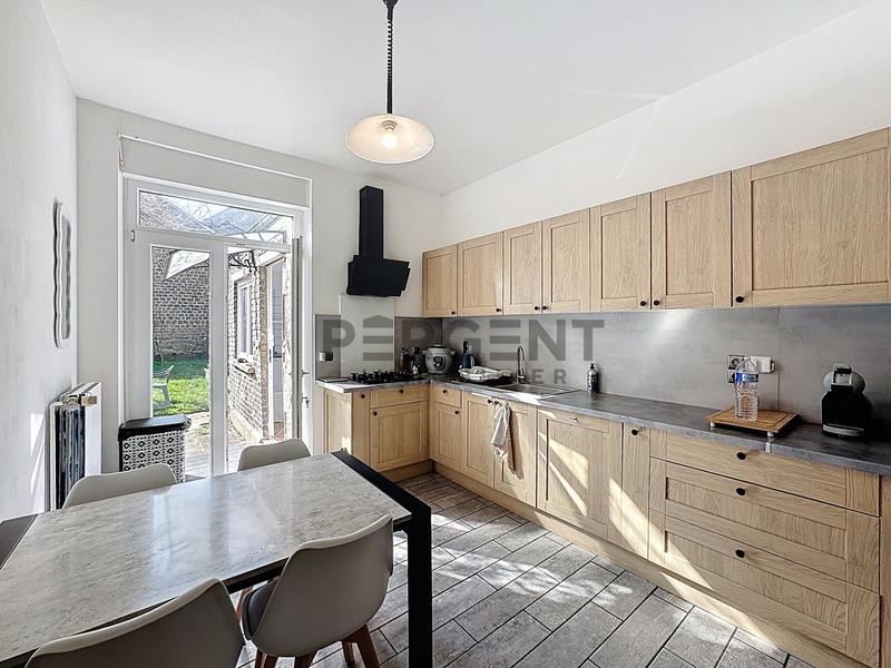 Maison - 211 m² - 10 pièces