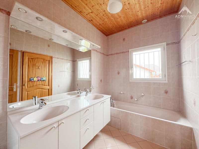 Maison - 200 m² - 6 pièces