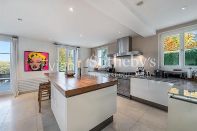 Maison - 340 m² - 6 pièces