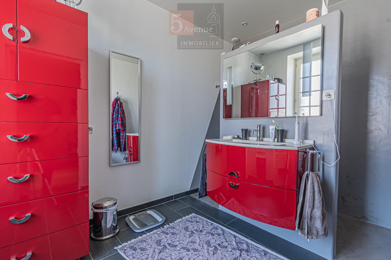 Maison - 400 m² - 8 pièces